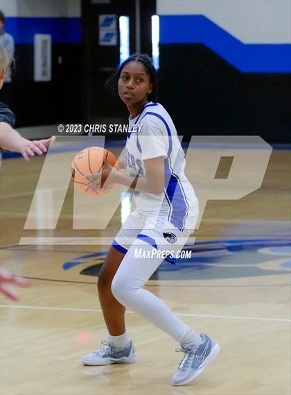 Thumbnail 2 in Robert Bateman vs Paradise Honors (Panther Hoops Classic) photogallery.