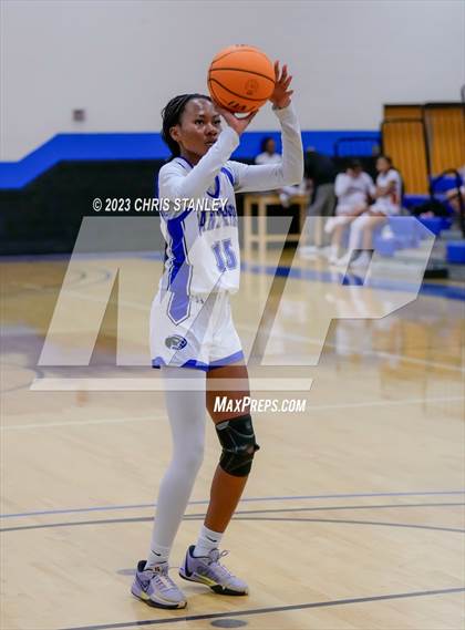 Thumbnail 1 in Robert Bateman vs Paradise Honors (Panther Hoops Classic) photogallery.