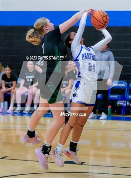 Thumbnail 1 in Robert Bateman vs Paradise Honors (Panther Hoops Classic) photogallery.