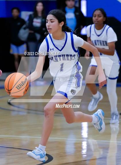 Thumbnail 2 in Robert Bateman vs Paradise Honors (Panther Hoops Classic) photogallery.