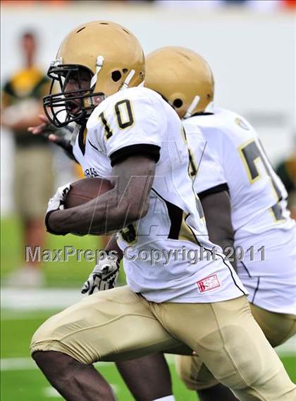 Thumbnail 1 in Twiggs County vs. Glades Day (Gridiron Challenge) photogallery.