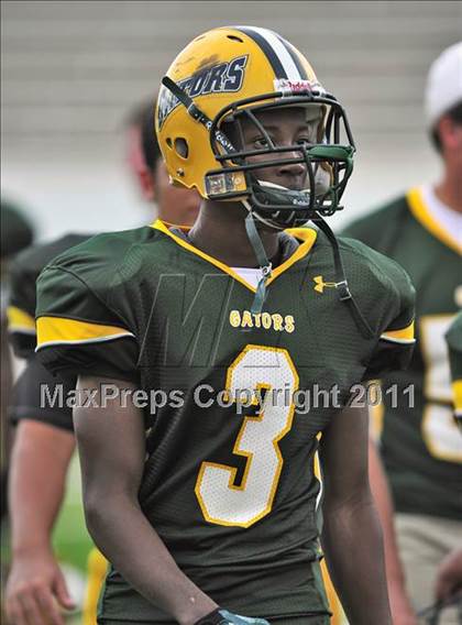 Thumbnail 2 in Twiggs County vs. Glades Day (Gridiron Challenge) photogallery.