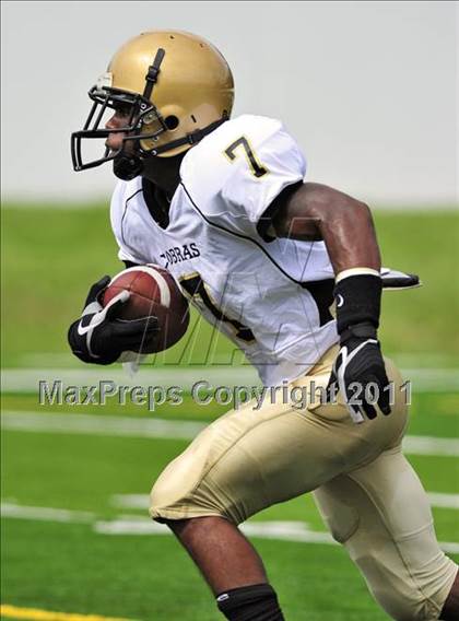 Thumbnail 3 in Twiggs County vs. Glades Day (Gridiron Challenge) photogallery.