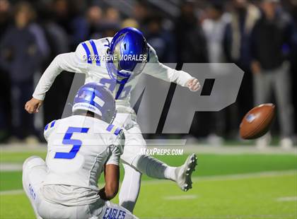 Thumbnail 3 in Santa Margarita vs Sierra Canyon (CIF SS D1 Rnd 1 Playoff) photogallery.