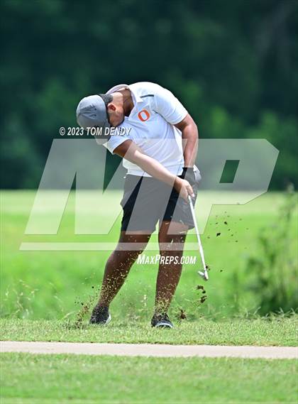 Thumbnail 1 in UIL 3A State Championships photogallery.