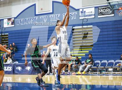 Thumbnail 1 in El Camino @ Vista del Lago photogallery.