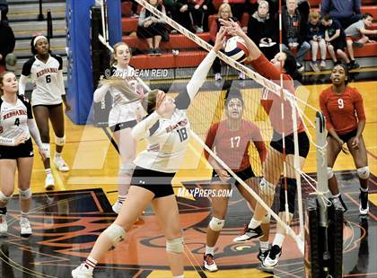 Thumbnail 2 in Marist vs. Mother McAuley Marist vs. Mother McAuley (IHSA 4A Sectional Final) photogallery.