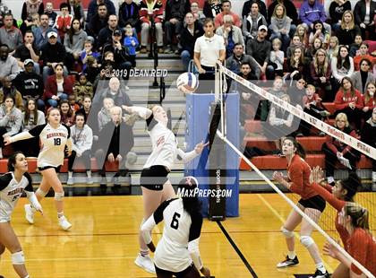 Thumbnail 2 in Marist vs. Mother McAuley Marist vs. Mother McAuley (IHSA 4A Sectional Final) photogallery.