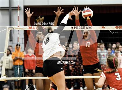 Thumbnail 2 in Marist vs. Mother McAuley Marist vs. Mother McAuley (IHSA 4A Sectional Final) photogallery.