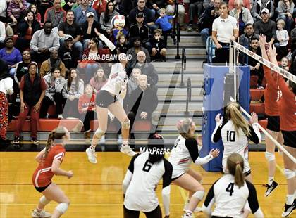 Thumbnail 2 in Marist vs. Mother McAuley Marist vs. Mother McAuley (IHSA 4A Sectional Final) photogallery.