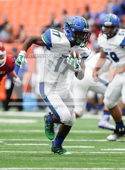 Thumbnail 1 in Cicero-North Syracuse vs. Fairport (Kickoff Classic) photogallery.