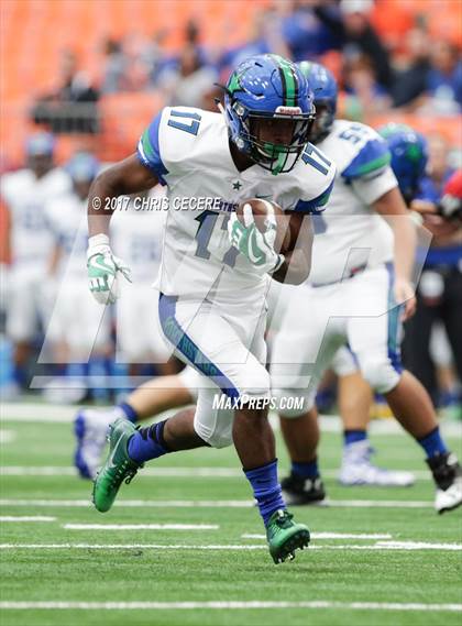 Thumbnail 2 in Cicero-North Syracuse vs. Fairport (Kickoff Classic) photogallery.