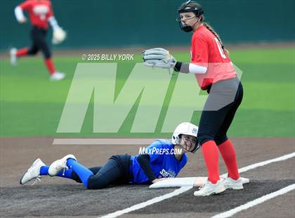 Thumbnail 2 in Wills Point vs Van photogallery.