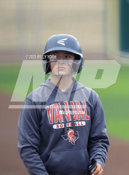 Thumbnail 3 in Wills Point vs Van photogallery.