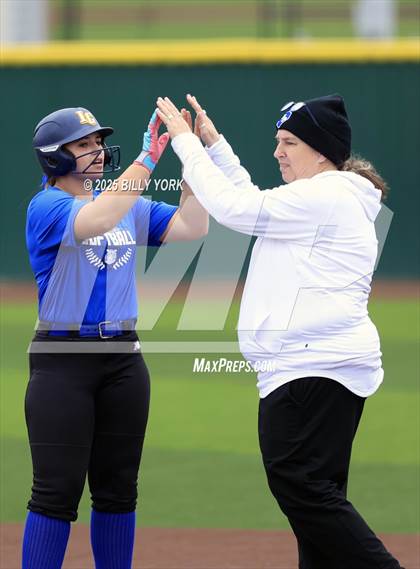 Thumbnail 3 in Wills Point vs Van photogallery.