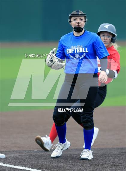 Thumbnail 3 in Wills Point vs Van photogallery.
