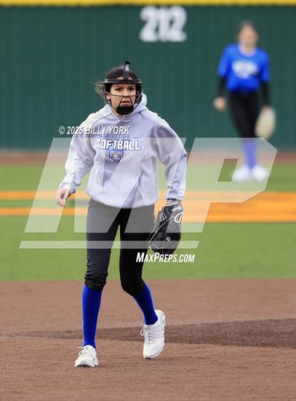 Thumbnail 3 in Wills Point vs Van photogallery.