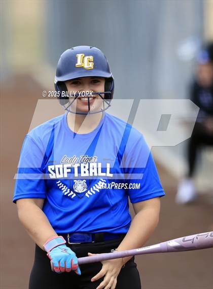 Thumbnail 3 in Wills Point vs Van photogallery.