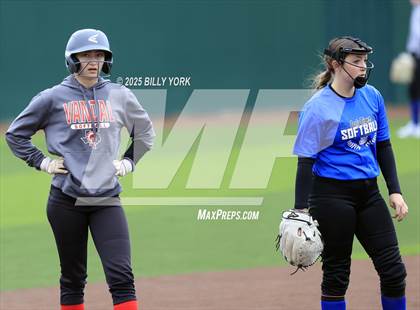 Thumbnail 3 in Wills Point vs Van photogallery.