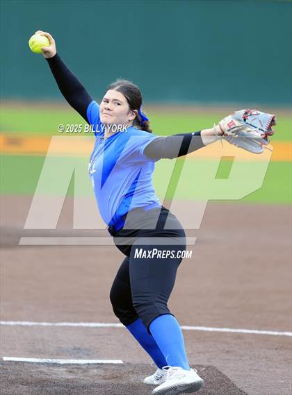 Thumbnail 2 in Wills Point vs Van photogallery.