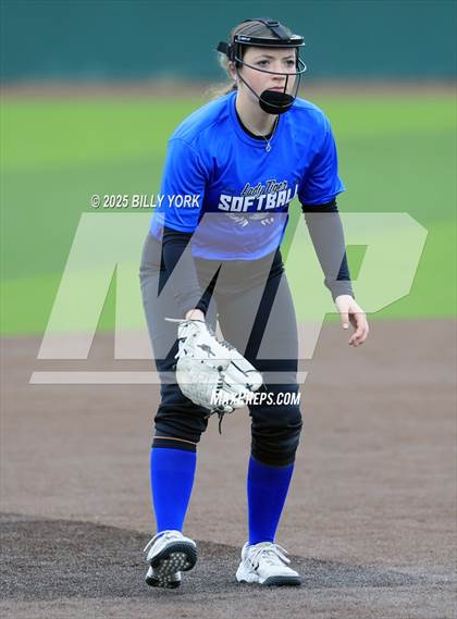 Thumbnail 3 in Wills Point vs Van photogallery.