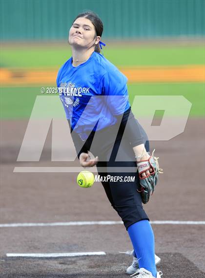 Thumbnail 2 in Wills Point vs Van photogallery.