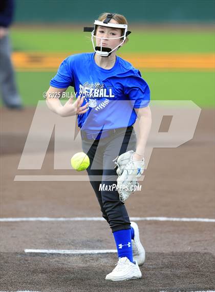 Thumbnail 1 in Wills Point vs Van photogallery.