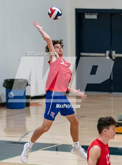 Thumbnail 2 in Roncalli VS Trinity photogallery.