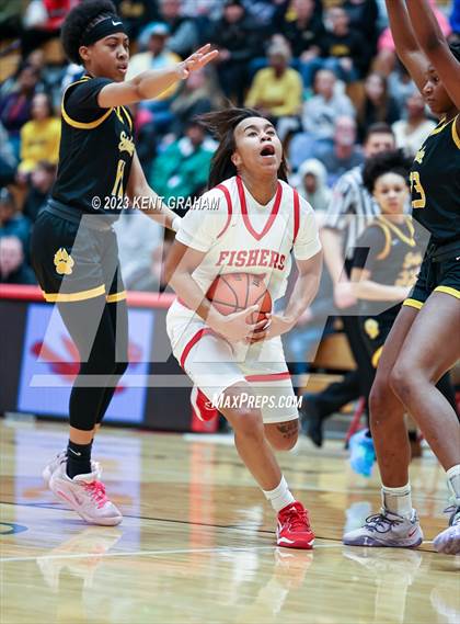 Thumbnail 3 in Fishers vs Fort Wayne Snider (IHSAA 4A Semi-state Semi Finals) photogallery.