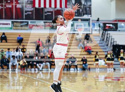Thumbnail 1 in Fishers vs Fort Wayne Snider (IHSAA 4A Semi-state Semi Finals) photogallery.
