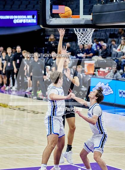 Thumbnail 2 in Fresno Christian vs Priory (CIF State D4 Final) photogallery.