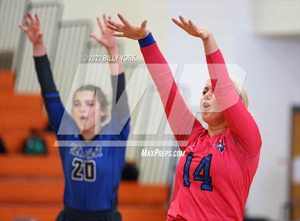 Thumbnail 2 in Overton vs Detroit photogallery.
