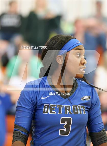 Thumbnail 2 in Overton vs Detroit photogallery.