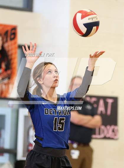 Thumbnail 2 in Overton vs Detroit photogallery.