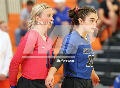 Thumbnail 3 in Overton vs Detroit photogallery.