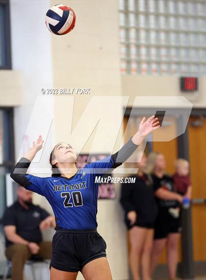 Thumbnail 2 in Overton vs Detroit photogallery.