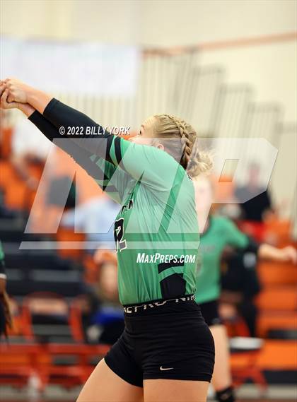 Thumbnail 2 in Overton vs Detroit photogallery.