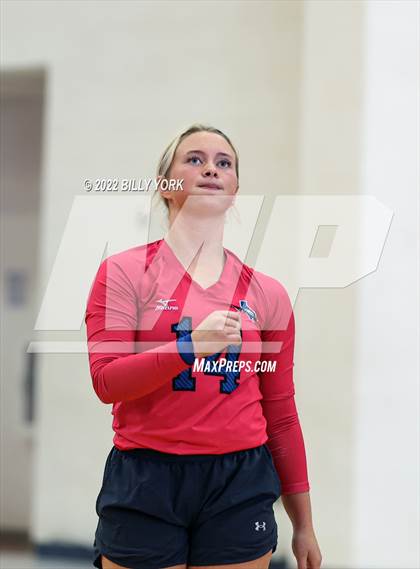 Thumbnail 3 in Overton vs Detroit photogallery.