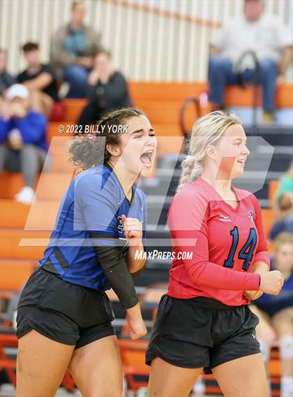 Thumbnail 2 in Overton vs Detroit photogallery.
