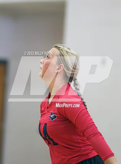 Thumbnail 3 in Overton vs Detroit photogallery.