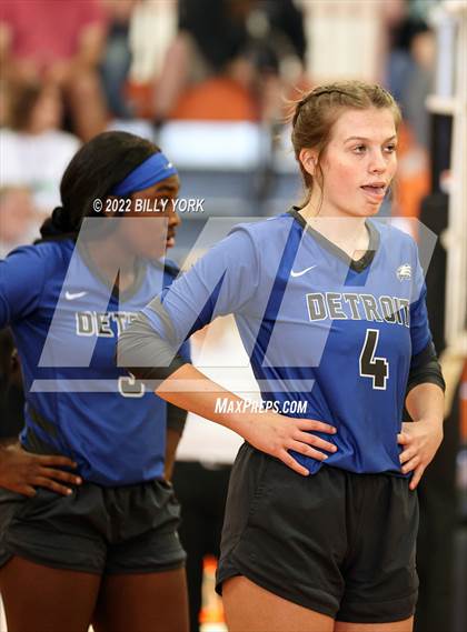 Thumbnail 3 in Overton vs Detroit photogallery.