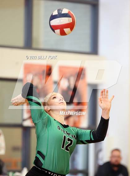 Thumbnail 2 in Overton vs Detroit photogallery.