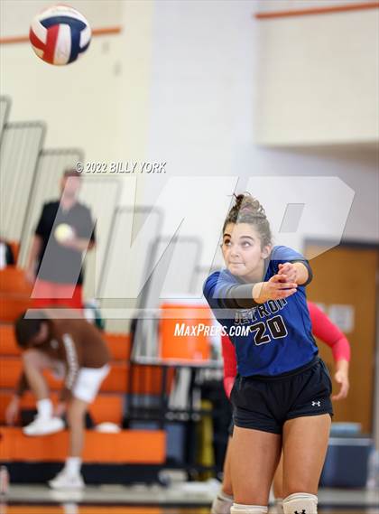 Thumbnail 3 in Overton vs Detroit photogallery.