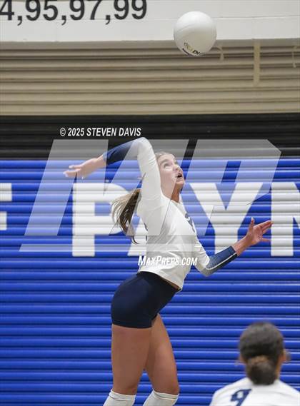 Thumbnail 1 in Pinnacle vs Corona del Sol (House of Payne Tournament) photogallery.