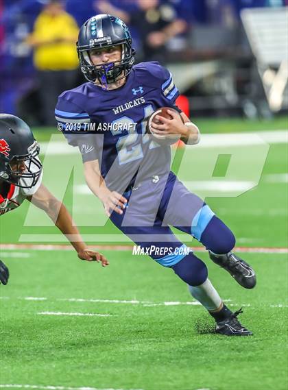 Thumbnail 3 in Franklin County vs Rushville @ Lucas Oil Stadium photogallery.