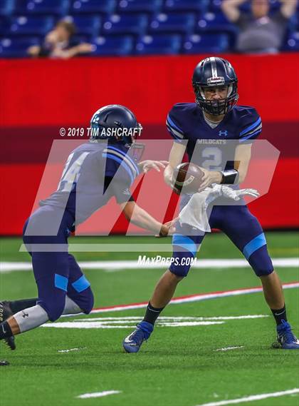 Thumbnail 3 in Franklin County vs Rushville @ Lucas Oil Stadium photogallery.