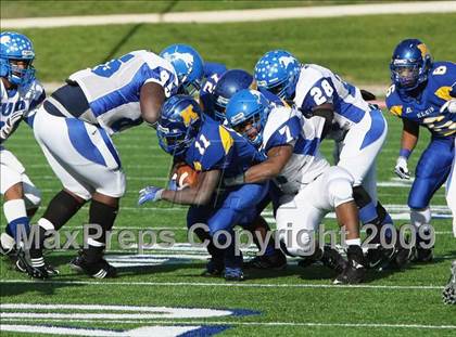 Thumbnail 3 in Tyler vs. Klein (Texas 5A Region 1 Division 2 Final) photogallery.