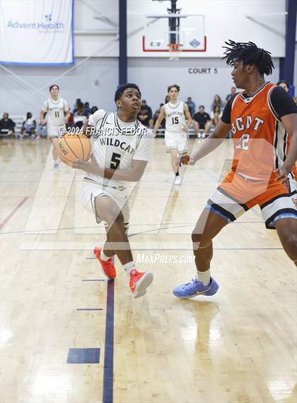 Thumbnail 2 in Western vs. Bilingual Christian Academy & Tech (Tampa Bay Christmas Invitational) photogallery.