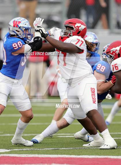 Thumbnail 1 in Westlake vs. North Shore (UIL Football 6A Semifinal Playoff) photogallery.