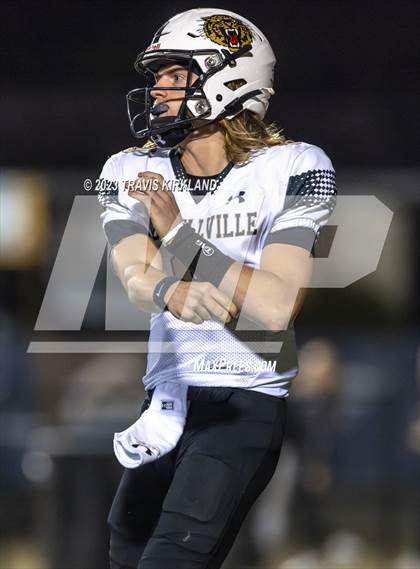 Thumbnail 3 in Russellville @ Moody (AHSAA 5A Round 2) photogallery.